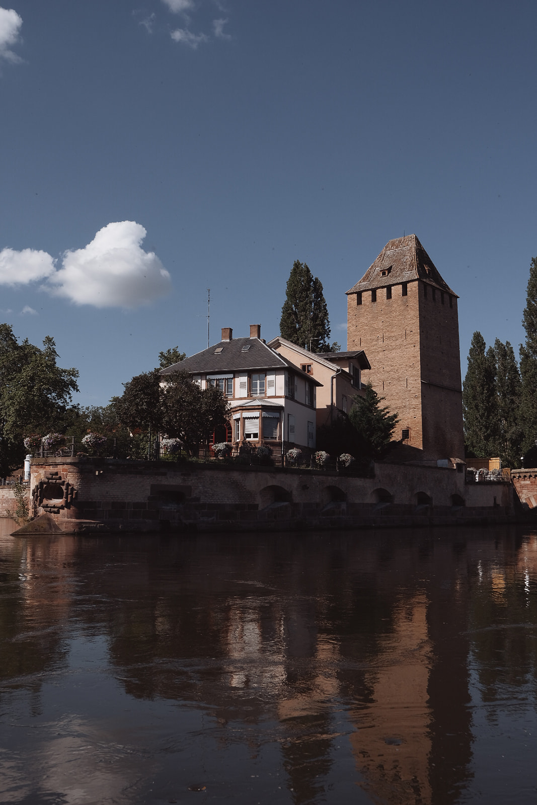 Strasbourg maisons du quartier de la petite france depuis la riviere de Strasbourg
