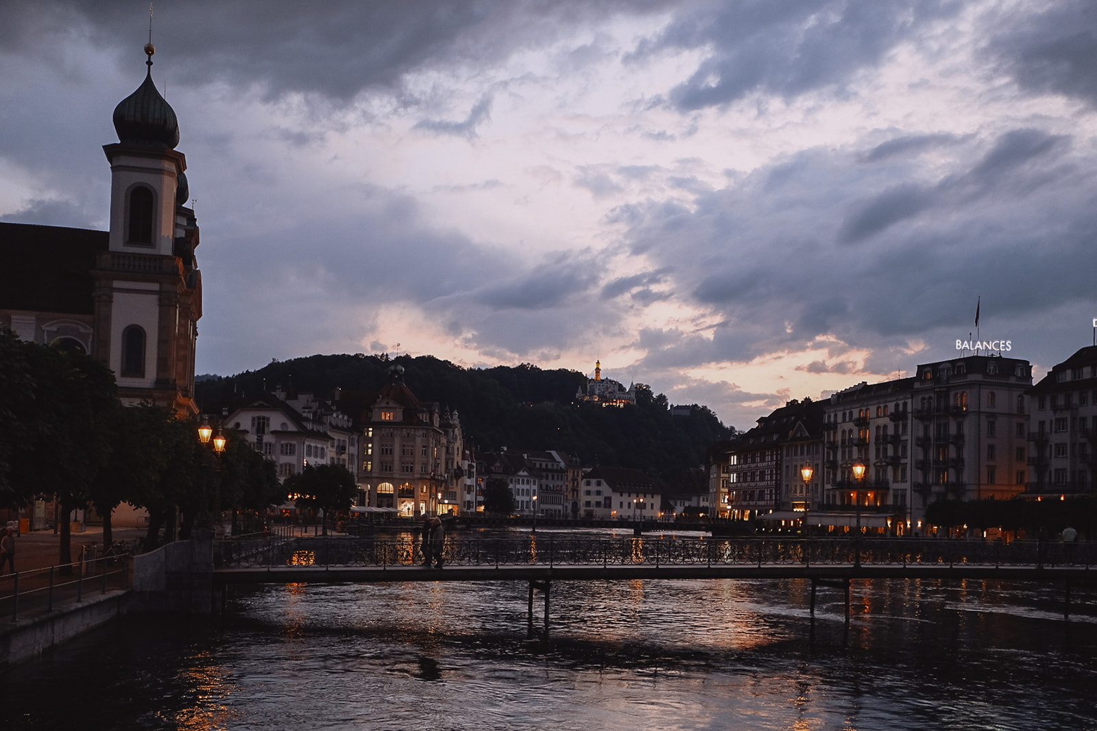 Lucerne ville-de-lucerne-a-la-tombee-de-la-nuit