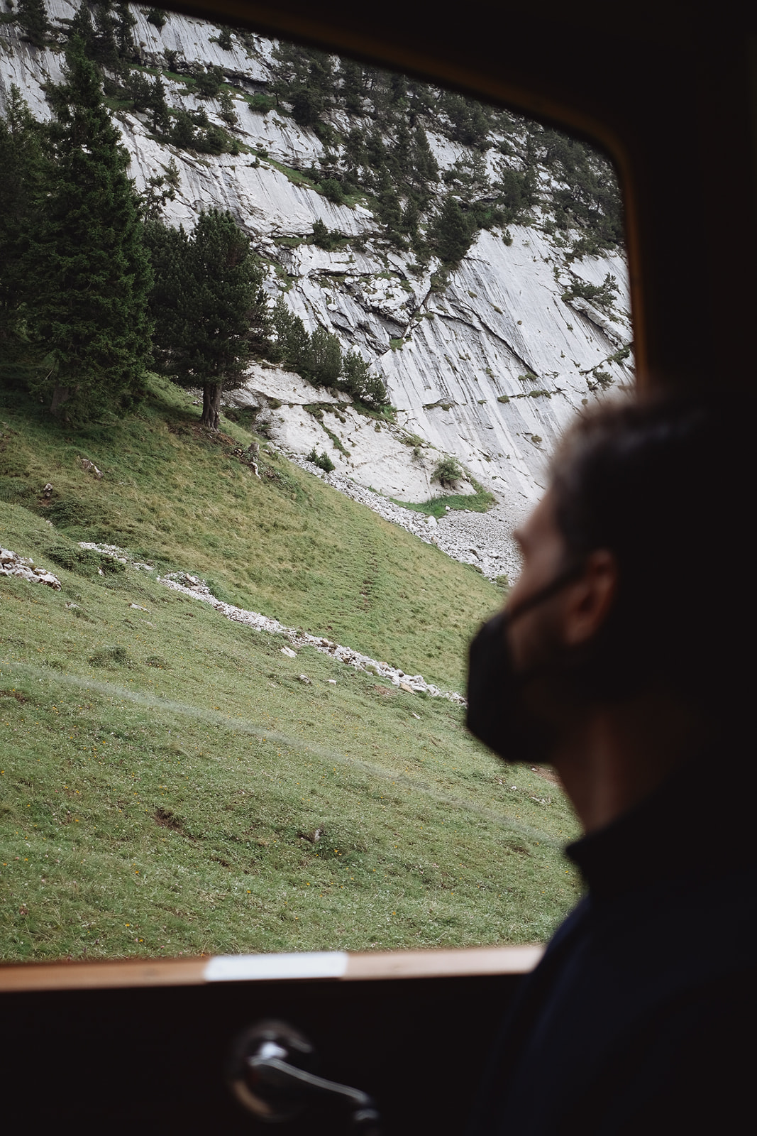 Pilatus vue-depuis-fenetre-train-a-cremaillere-pilatus