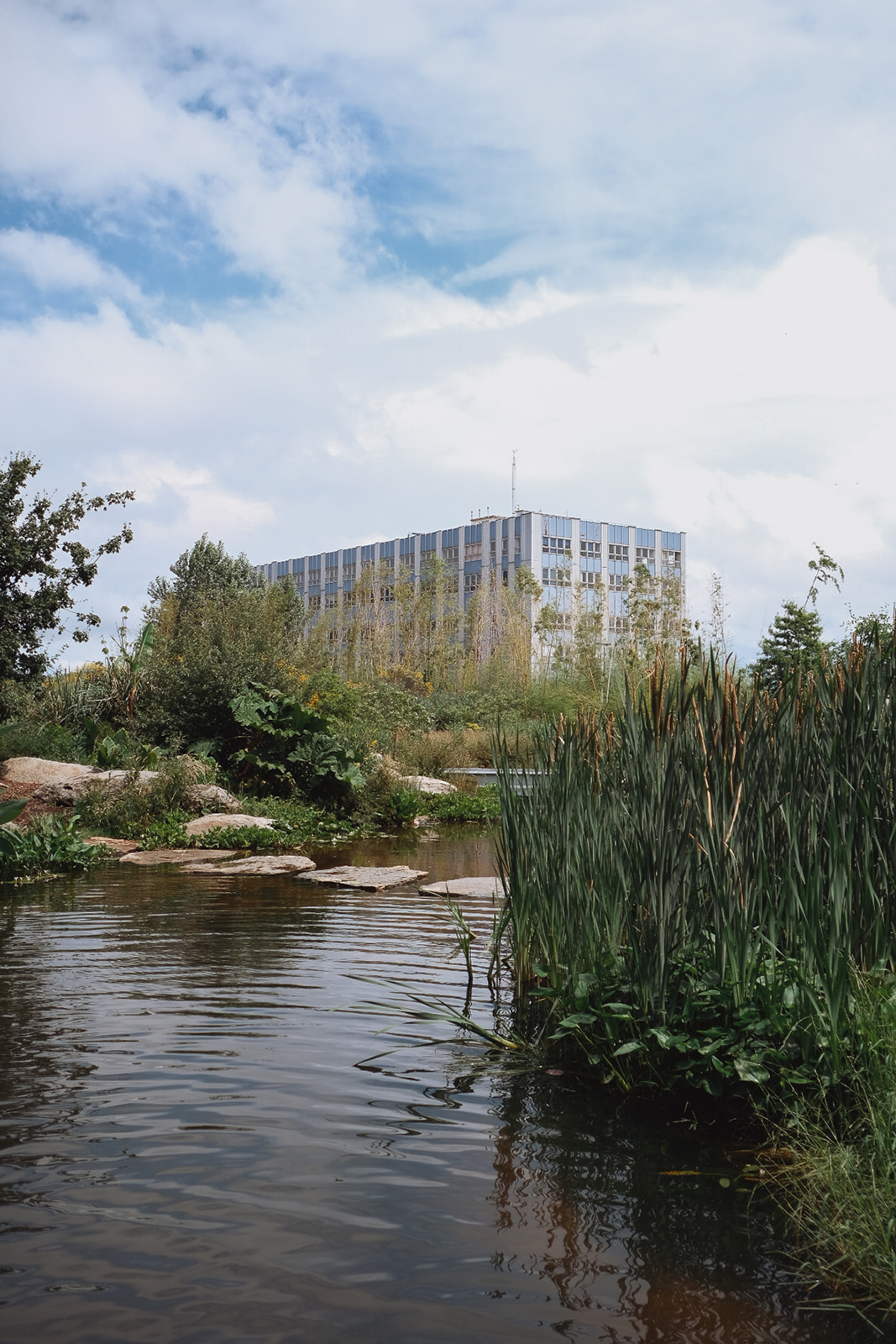Jardin Extraordinaire batiment-dans-jardin-extraordinaire-nantes-